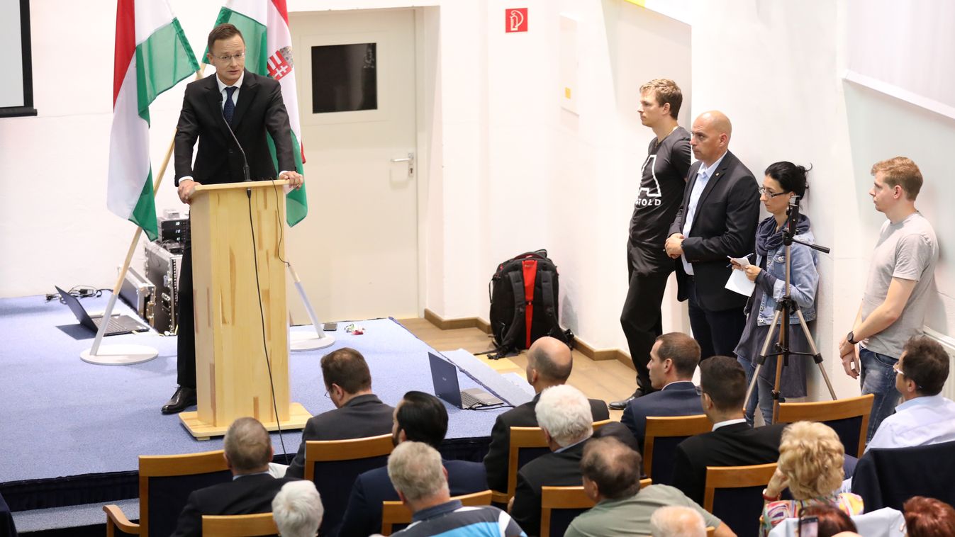 Szijjártó: Magyarország nem összeszerelő-üzem