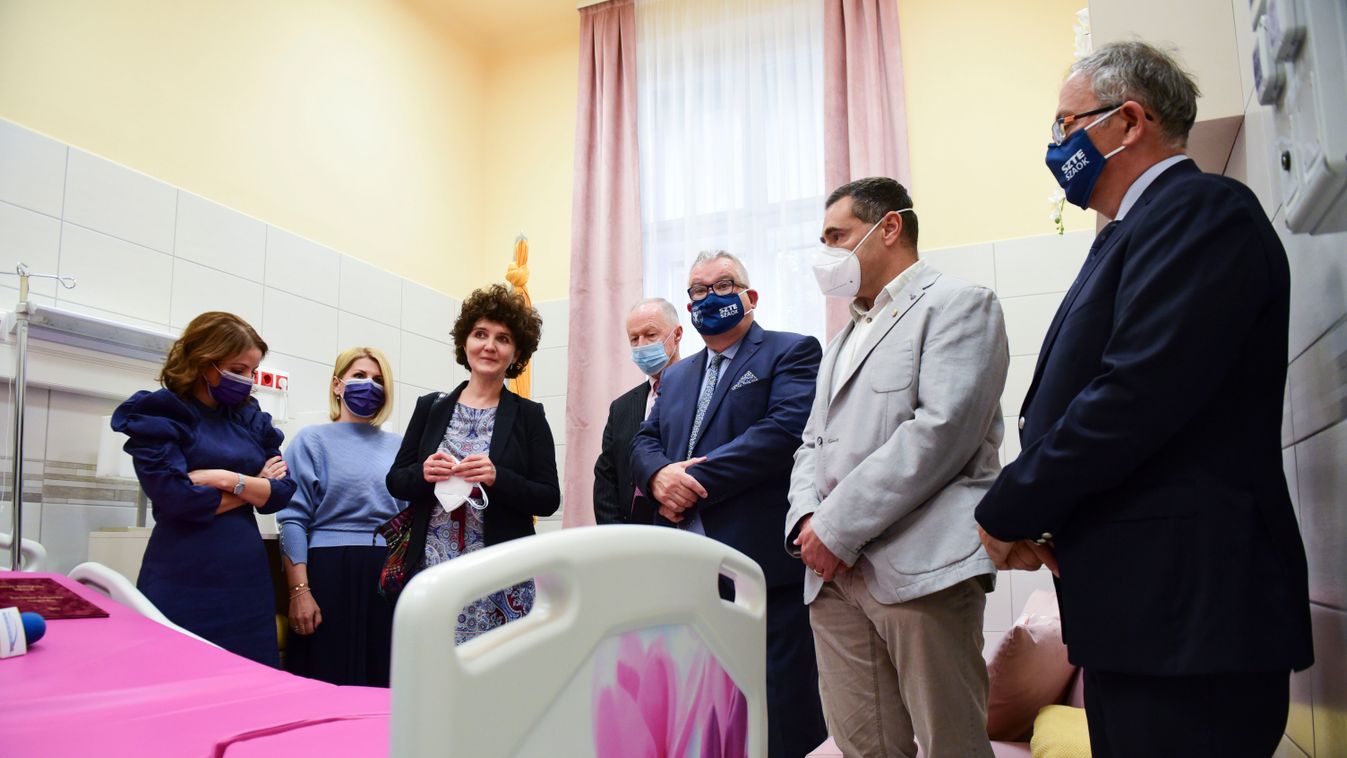 Háborítatlan szülőszobát adtak át a szegedi klinikán – Fotók