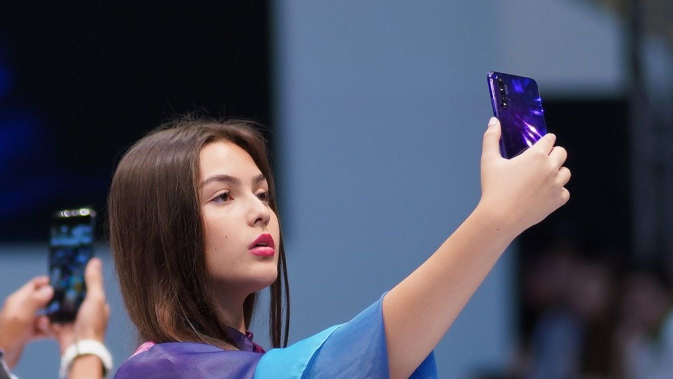 Öt kamerával érkezett hazánkba a Huawei Nova 5T