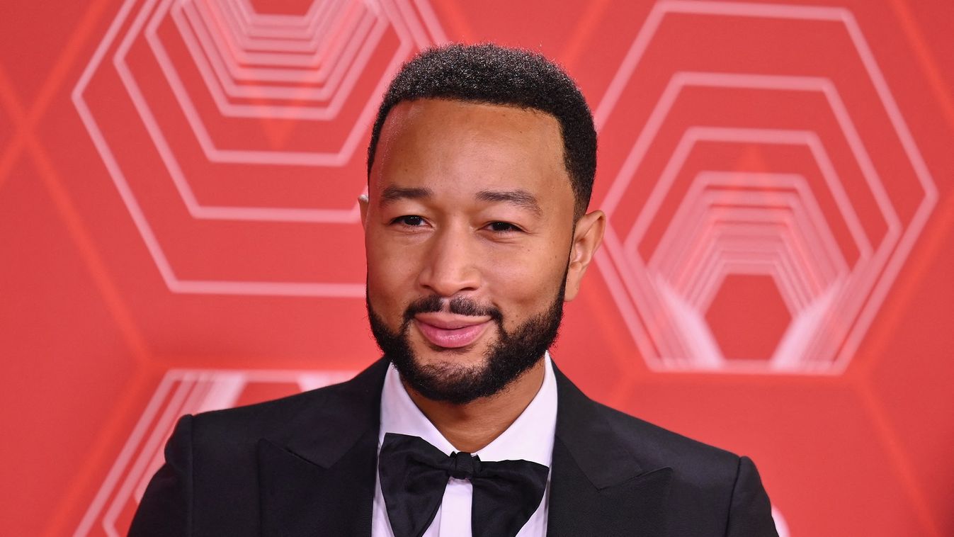 John Legend is megállt meghallgatni egy utcazenészt, aki az ő számát énekelte (videó)