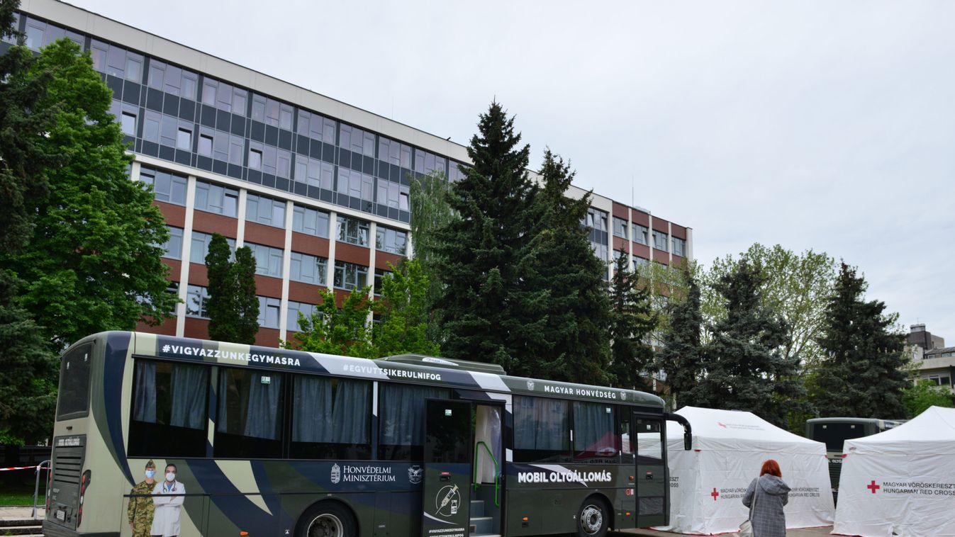 Három oltóanyaggal járja a megyét a honvédség öt oltóbusza