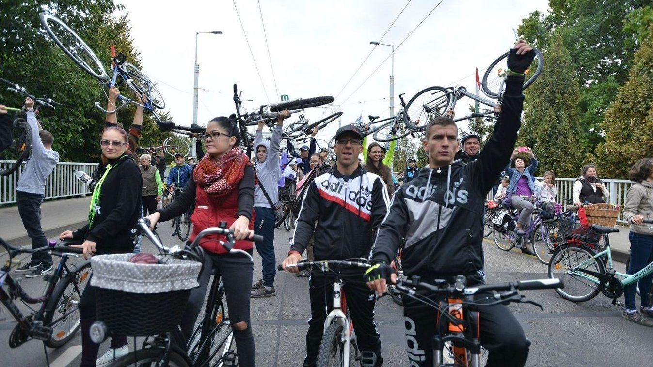 Critical Mass: több százan tekertek a biciklisekért - galéria