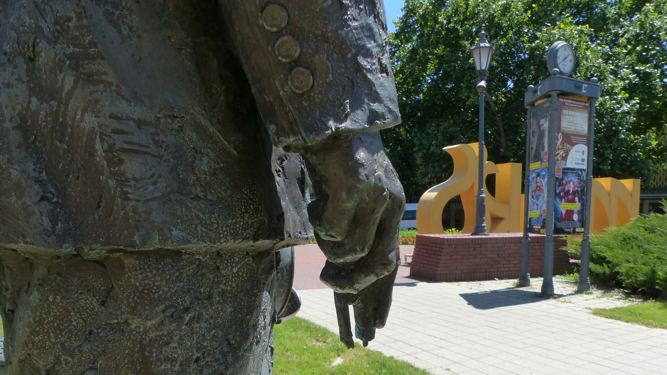 Behajtanák a kártérítést a makói szoborrongálókon