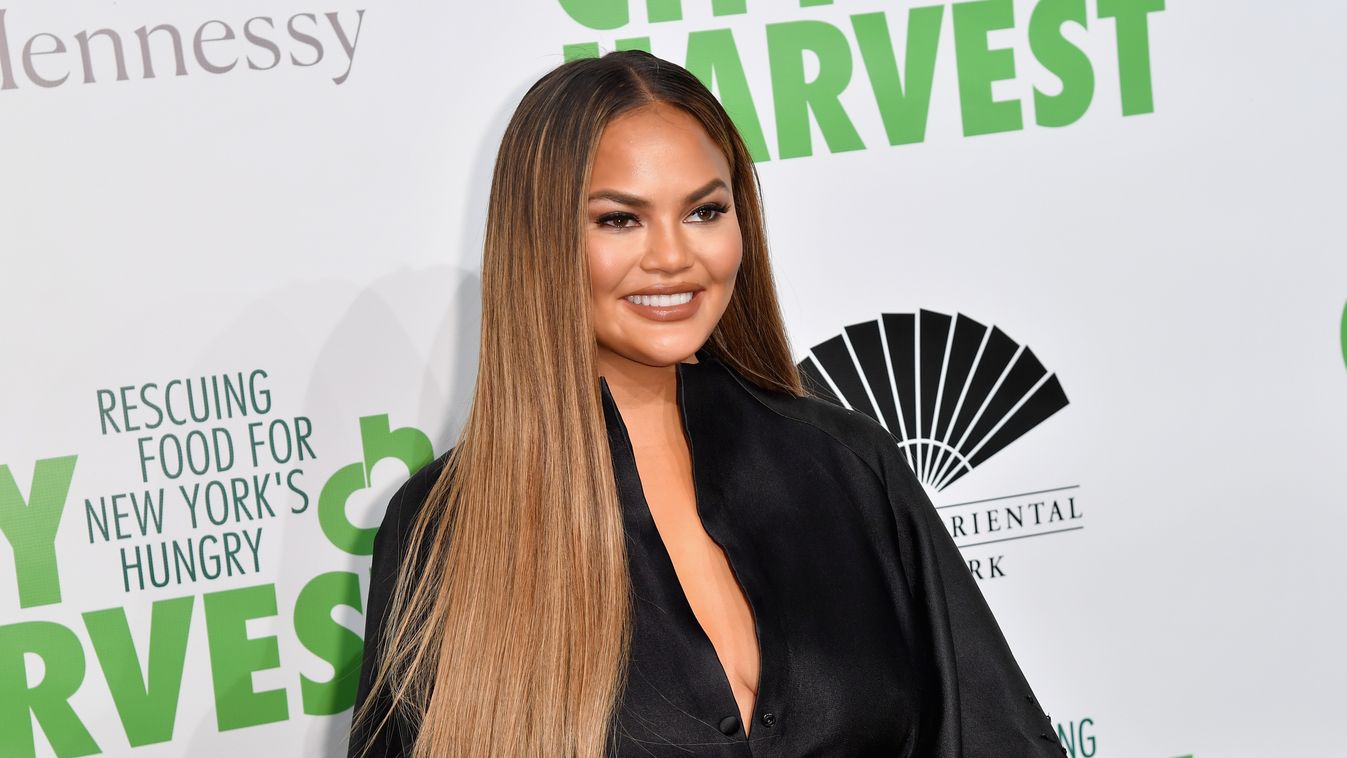 Chrissy Teigen elkövette, ami minden híresség valóságos rémálma