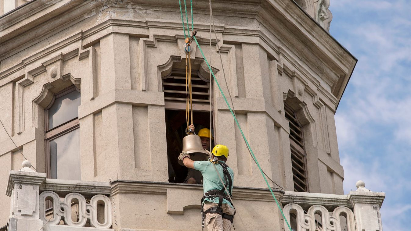 Pótolják a győri városháza harangjait