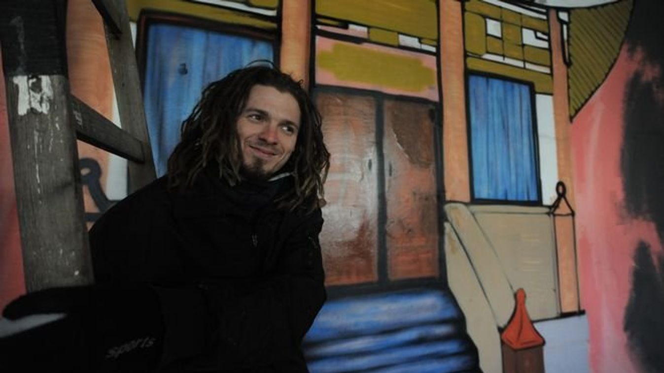 Graffitisből festő: előbb a falak, aztán a vászon