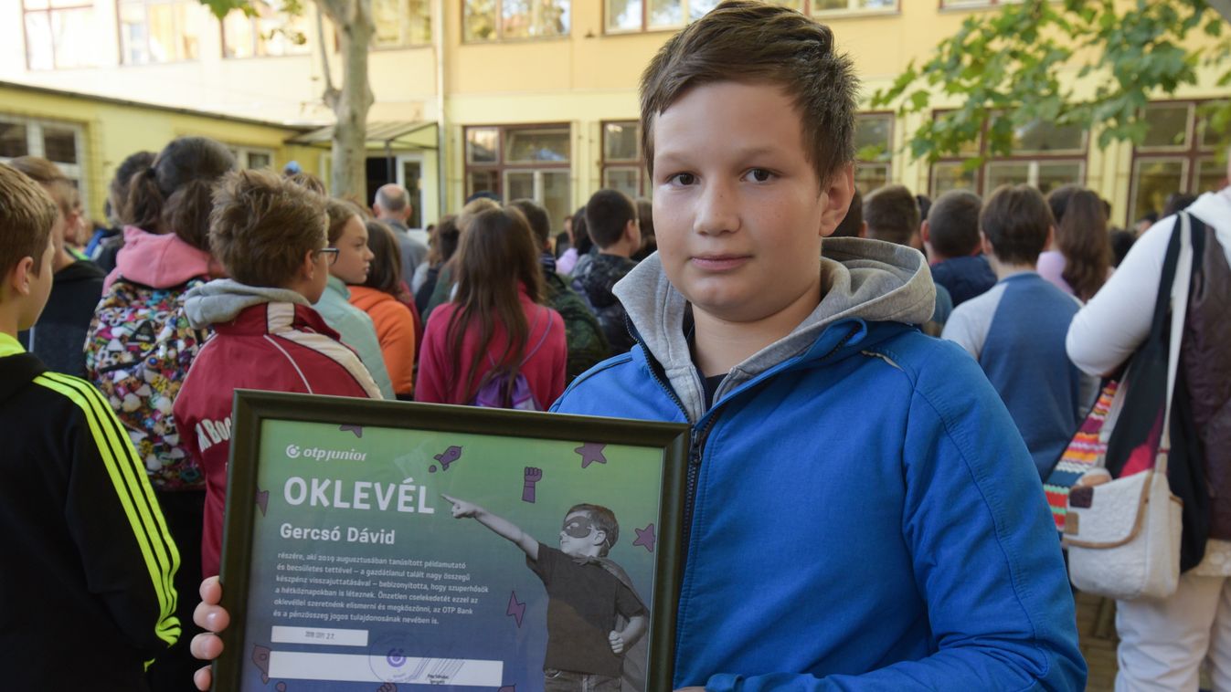 Visszaadta a talált százezer forintot a szegedi fiú