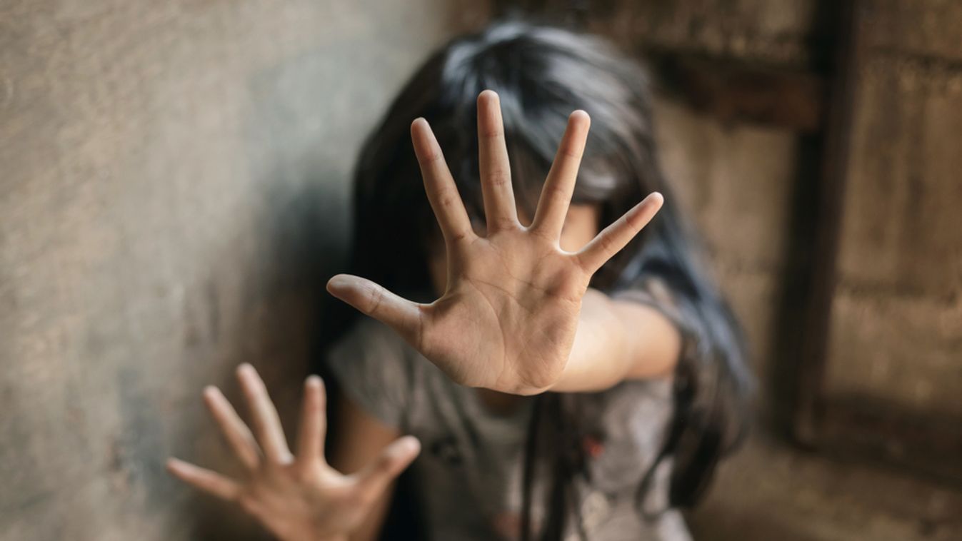 Hatalmas razzia – Magyar pedofilokra csaptak le a kibernyomozók