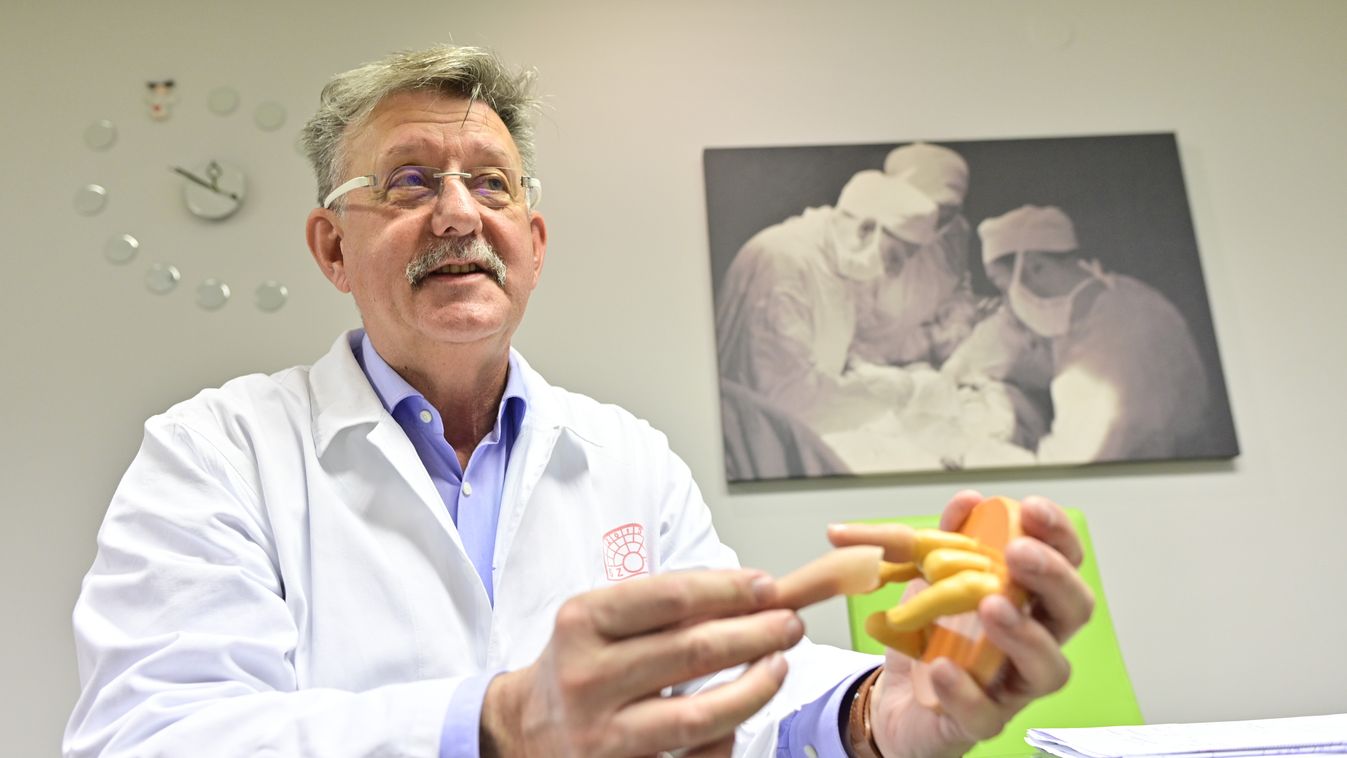 Szelfizni akartak, felrobbant a kezükben a füstgránát