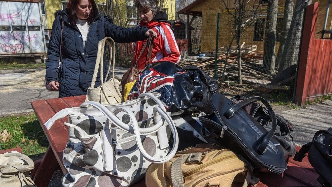 Nehéz körülmények között élő nőknek segítettek - Nem luxus a tisztálkodás