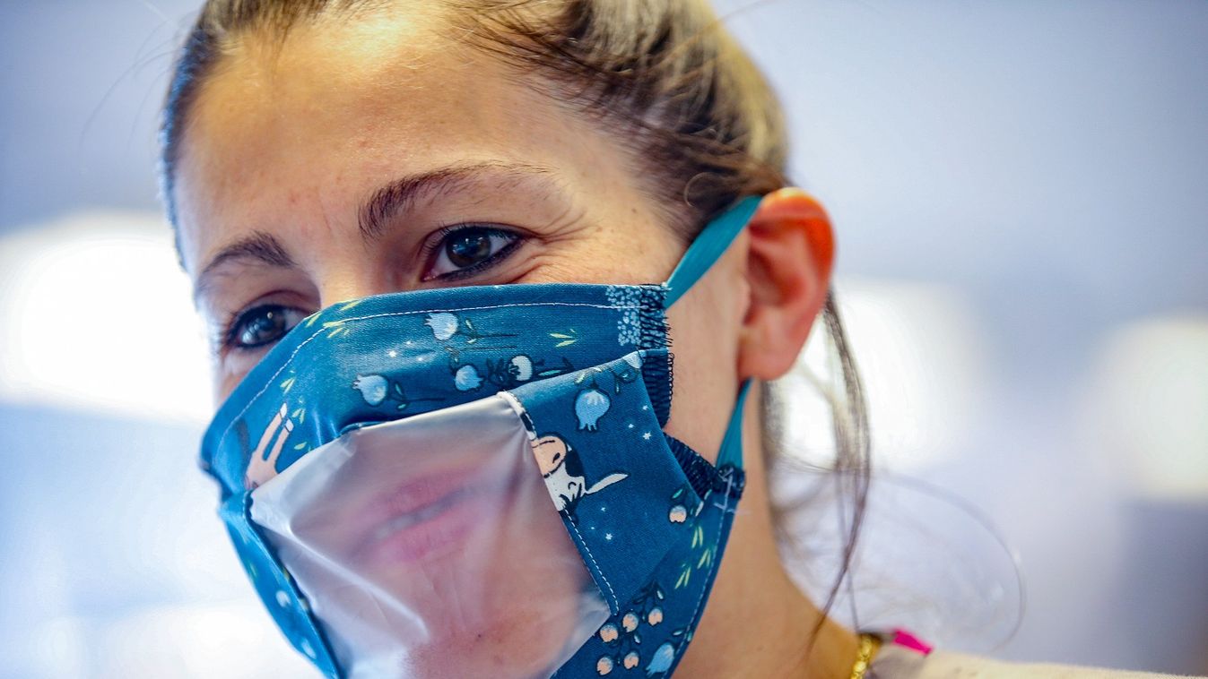 Átlátszó maszkok készülnek siketek és nagyothallók számára