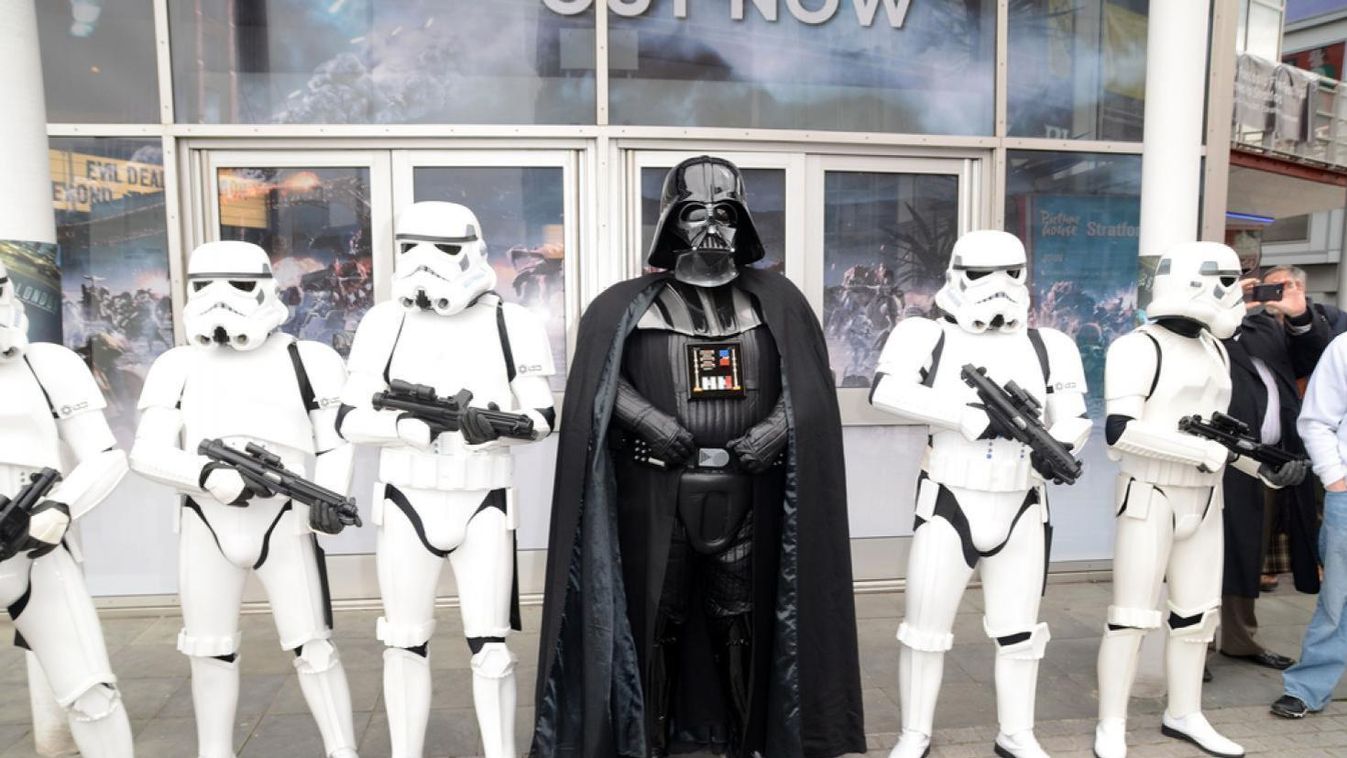 Darth Vader maszkja és Harry Potter szemüvege is kalapács alá kerül