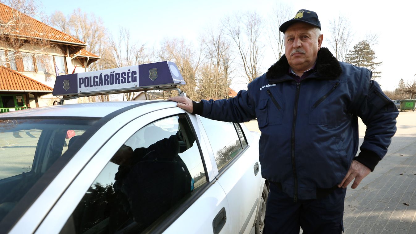 Csak a polgárőr állt meg segíteni az árokba borult, sokkos sofőrnek