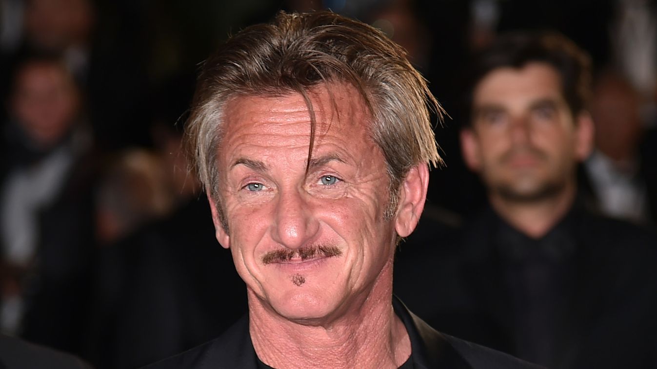 Sean Penn oltár elé vezette fiatal kedvesét