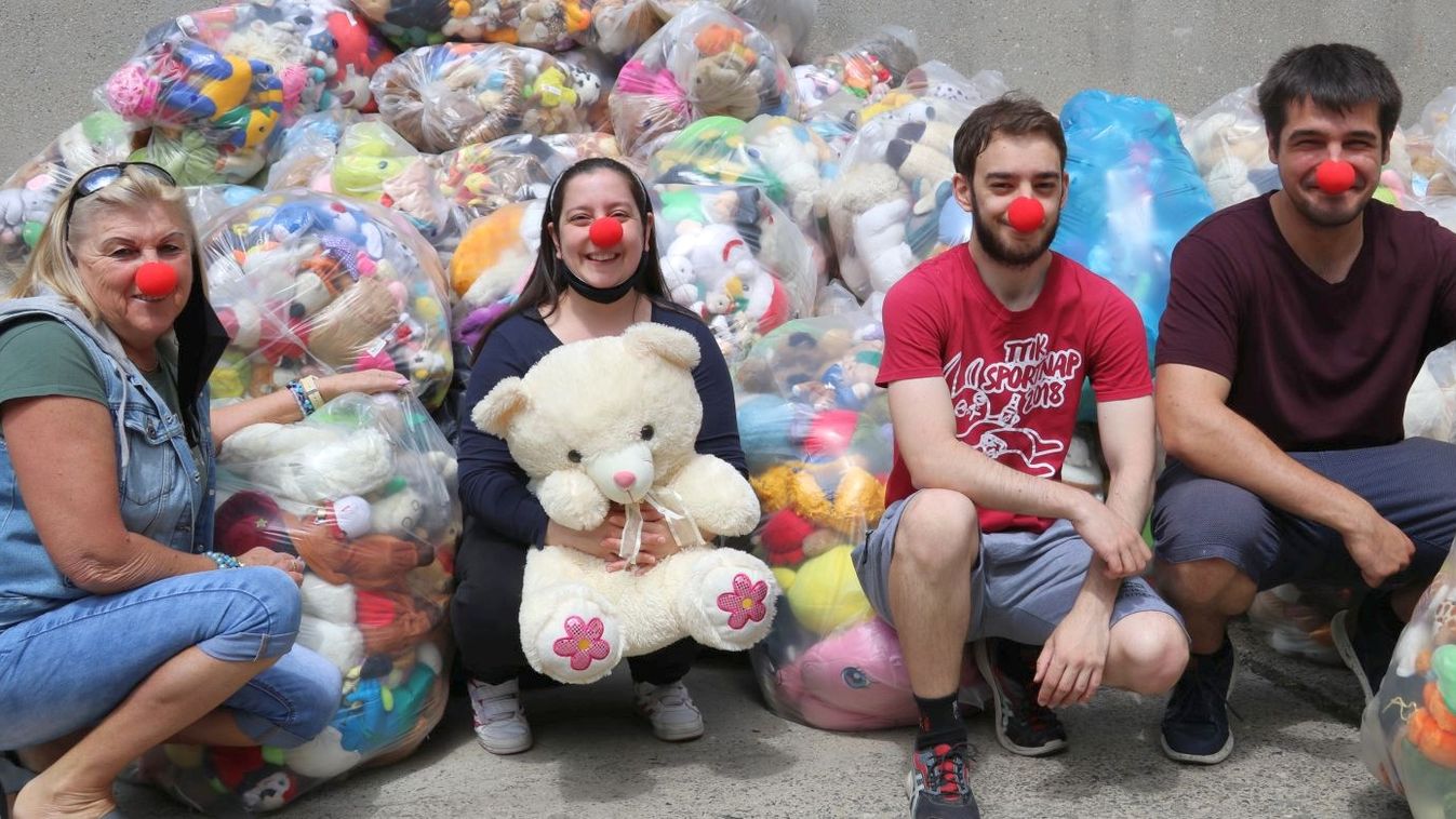 Plüsskommandó segíti a kisgyermekeket