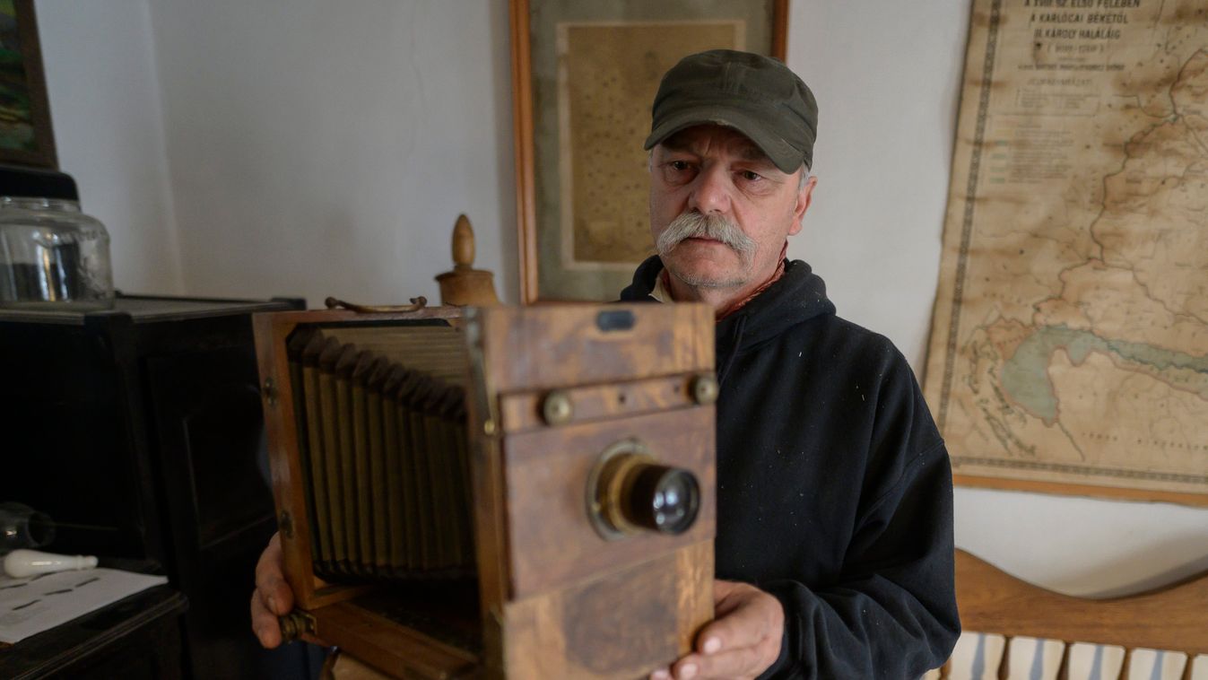 Martus Béla egy 160 éves fényképezőgépet őriz – Fotók