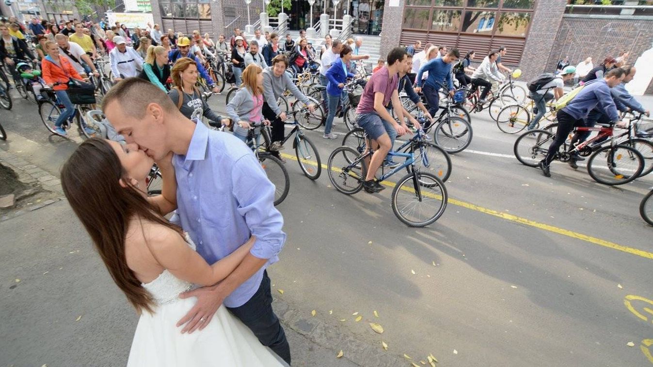 Kétezren tekertek 16 kilométert a bringásbarát belvárosért