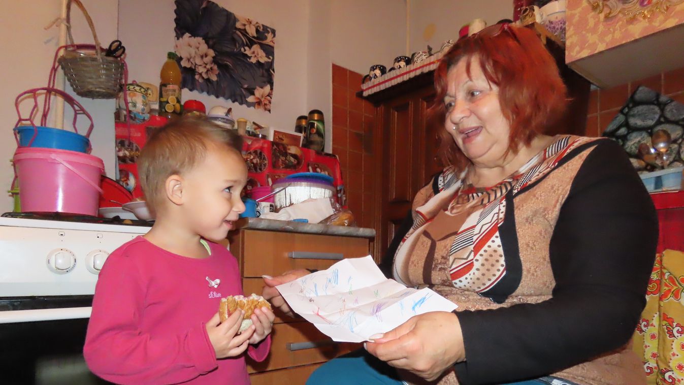 Négy kisgyerek, két szoba és egy csupa szív nagymama