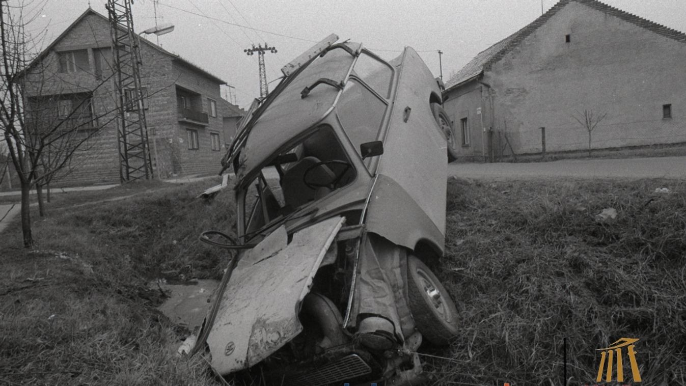 Trabant a vizesárokban, annó 1991