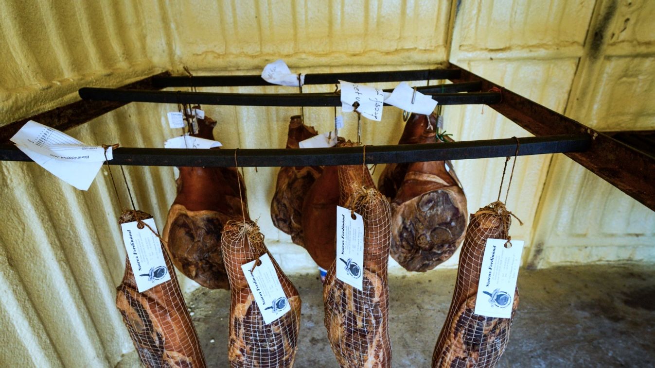 Hetekkel húsvét előtt minden sonkája elkelt a mesternek