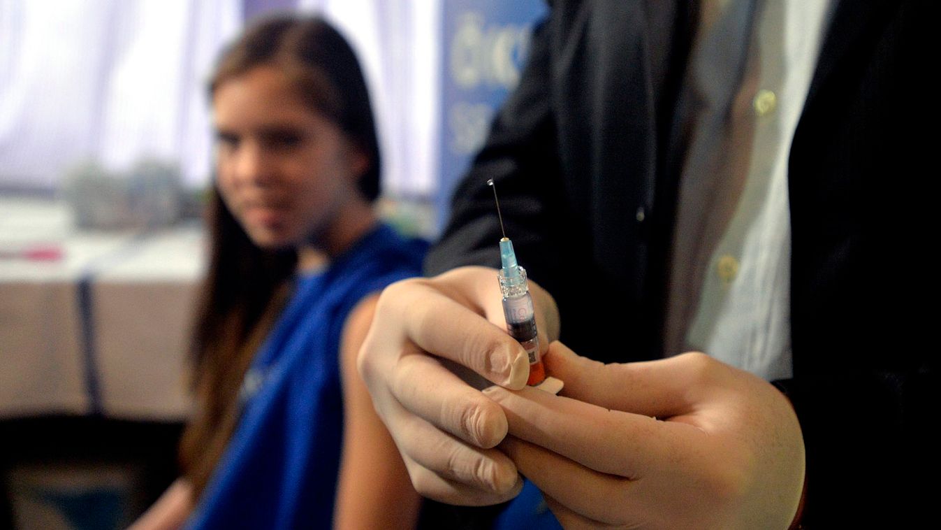 Emmi: dolgoznak a fiúk HPV elleni beoltásán