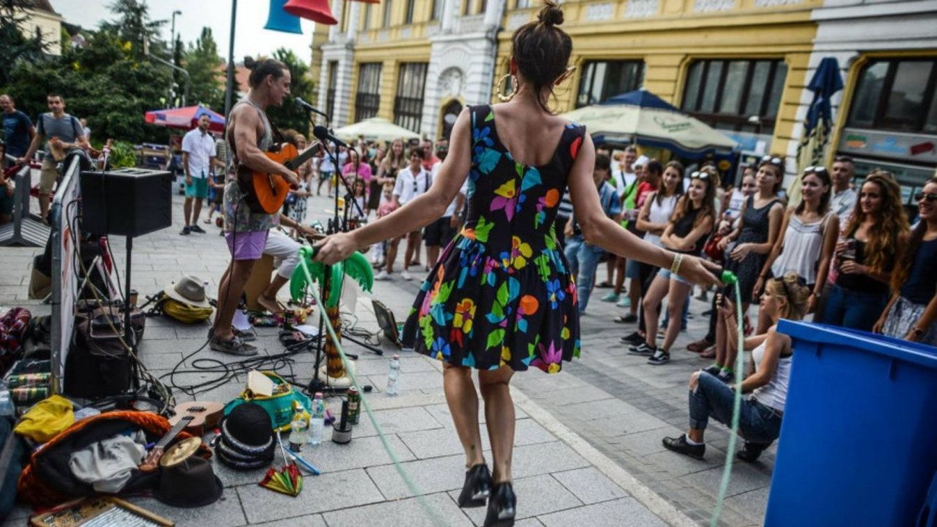 Utcazenészek és streetfoodosok lepik el Veszprémet július közepén
