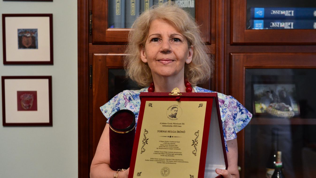 Tornai Helga kapta a Juhász Gyula Művészeti Díjat