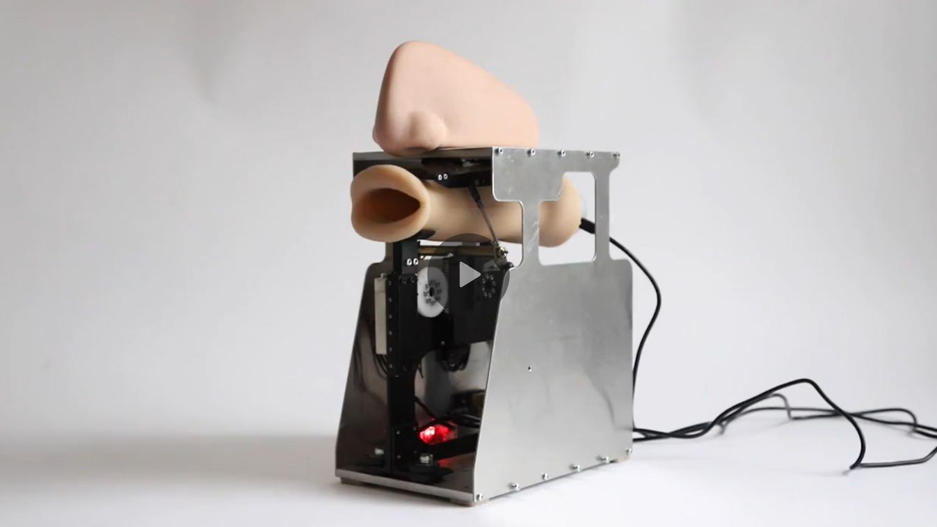 Folyamatosan imádkozik a természetfelettihez ez a robot (videó)