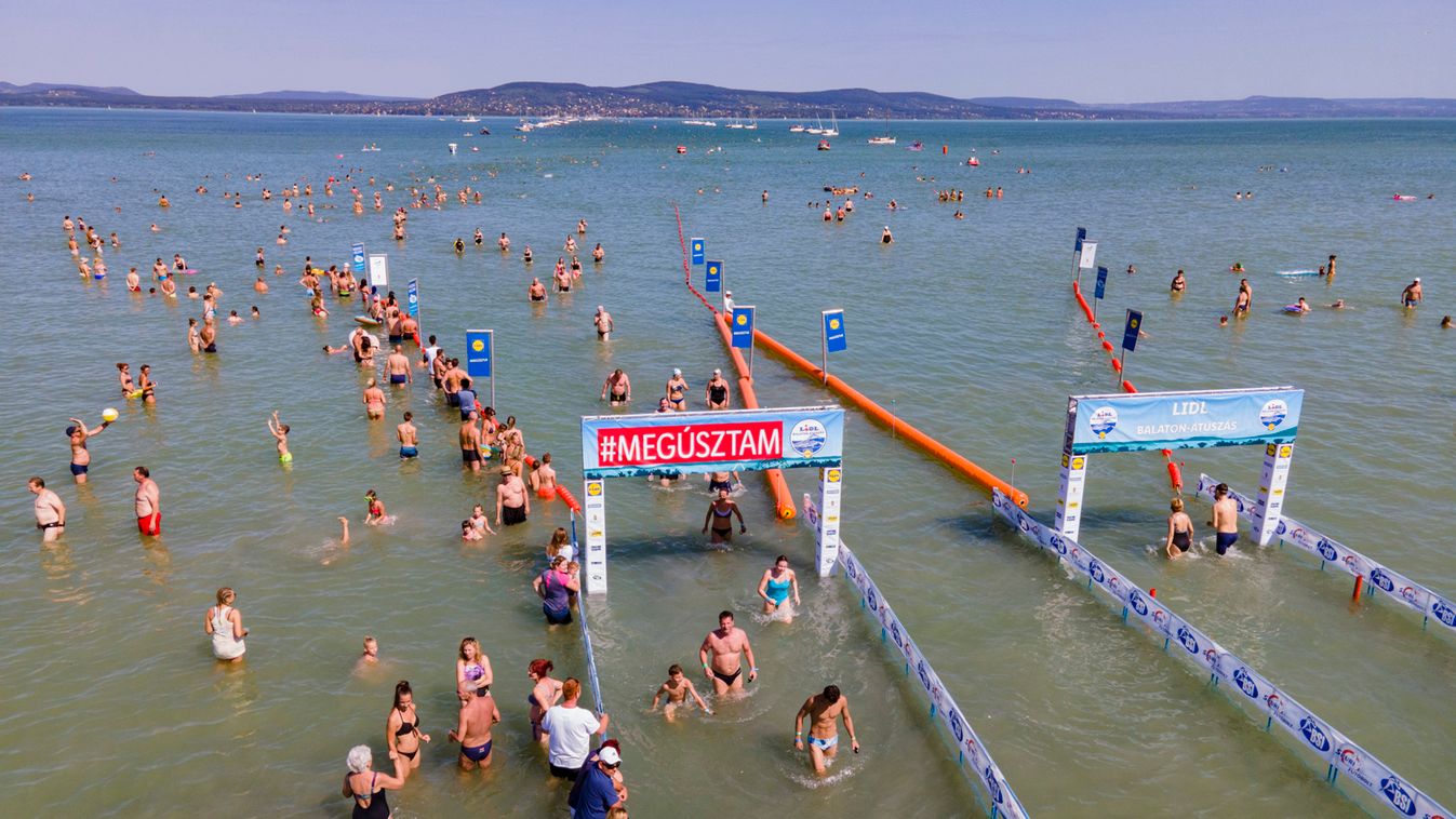 Közel hétezren vettek részt az idei Balaton-átúszáson