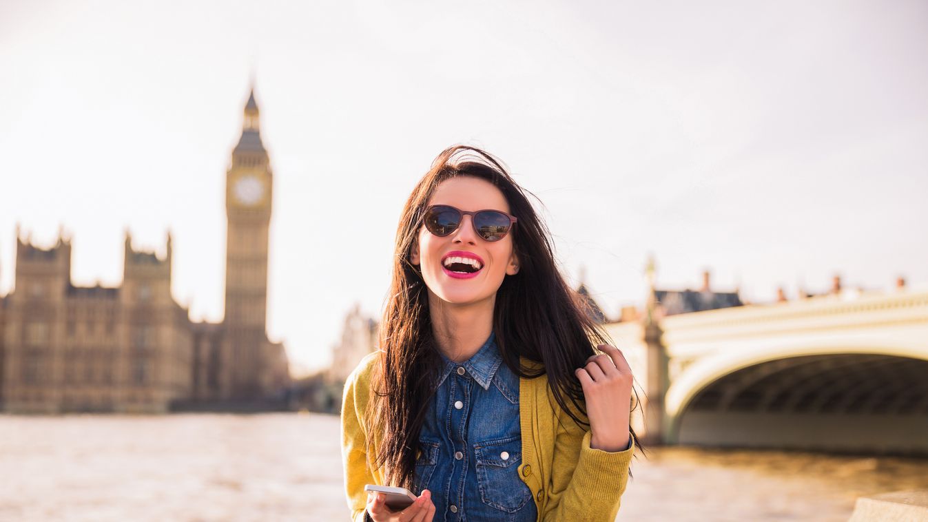 Újra az eredeti, kék színben pompáznak a Big Ben órájának mutatói