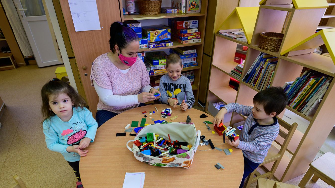 Idén korábban szabadságra küldték az óvónőket