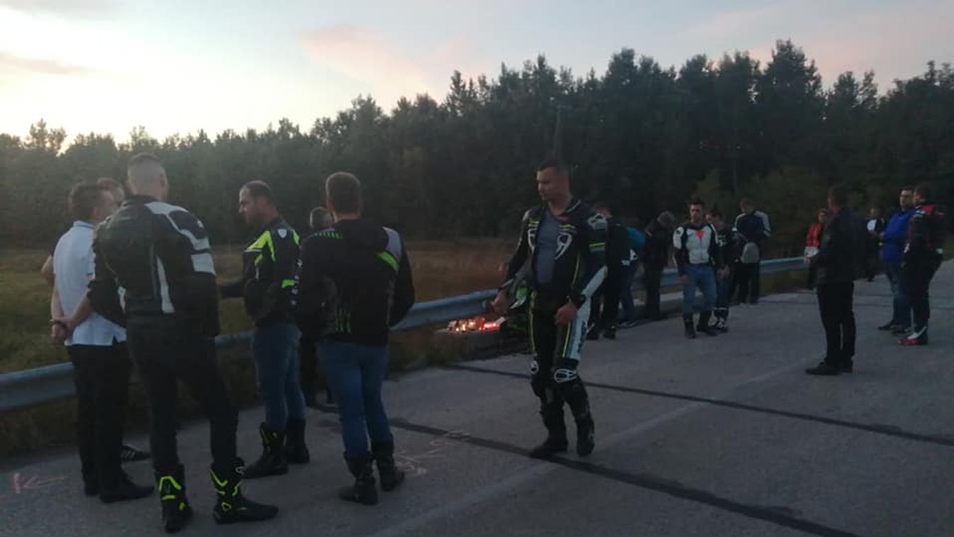 Nagyszüleivel élt az a 35 éves motoros, aki két napja szenvedett halálos balesetet, nekik gyűjtenek