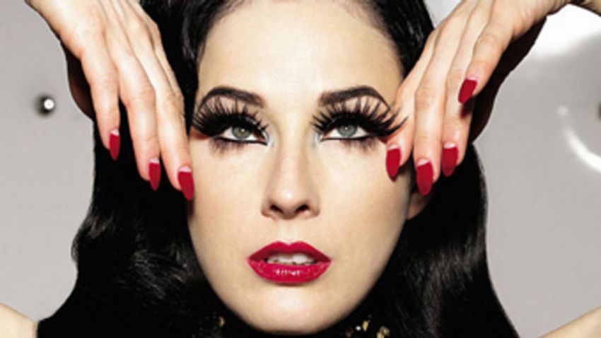 DELMAGYAR - Lepkének öltözött Dita von Teese - fotó