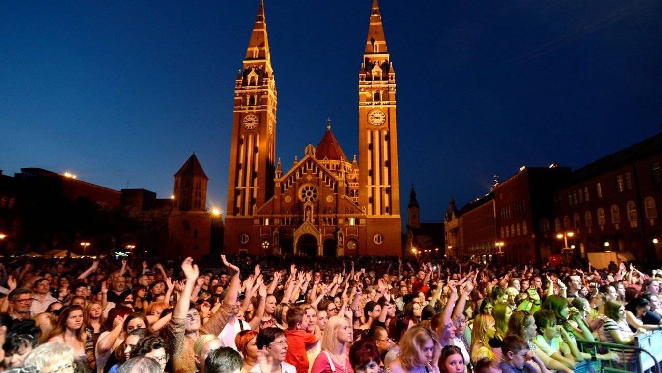 Kiöntött borfesztivál, Freddie-koncert a Dóm téren - óriásgaléria
