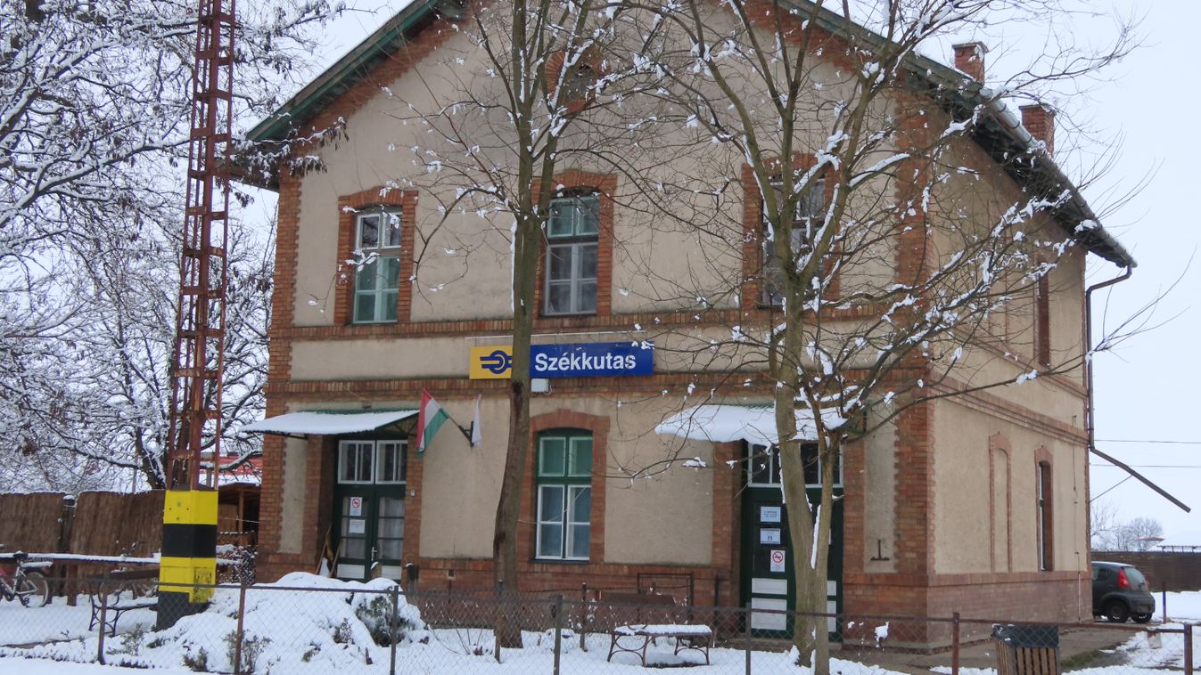 Elbonthatják az állomásépületet