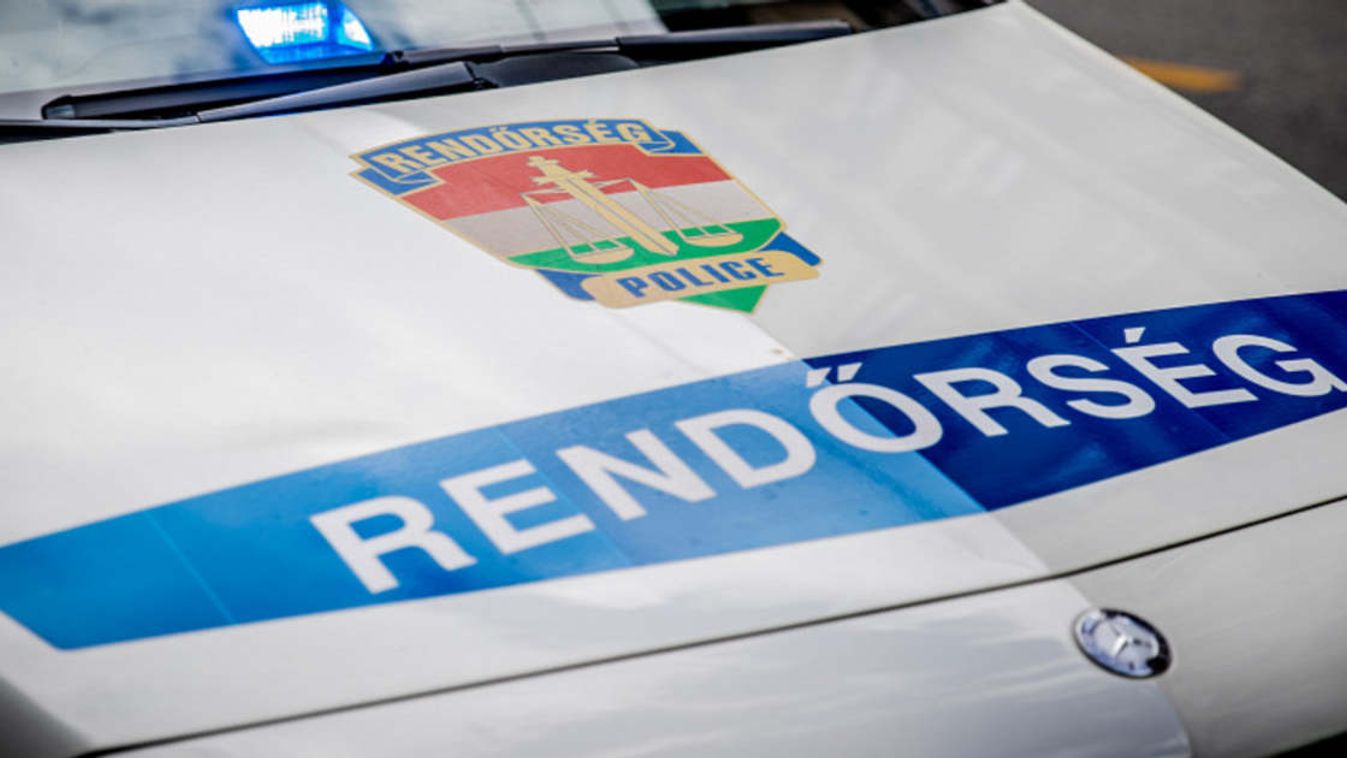 Vödröt húztak a rendőrök egy férfi fejére, majd gázsprayt fújtak az arcába