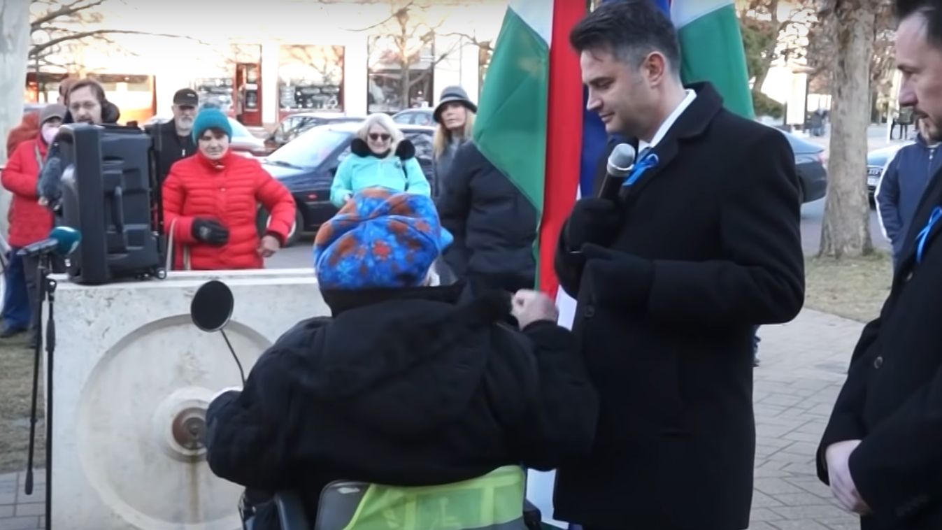 Állon vágták Márki-Zajt az orosházi fórumán – Videó