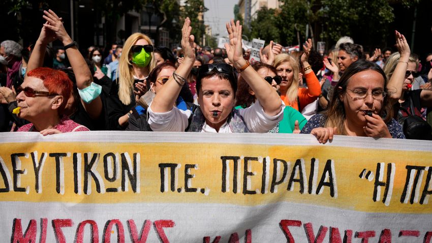 Απεργούν στην Ελλάδα λόγω της ανόδου των τιμών και του παγώματος των μισθών