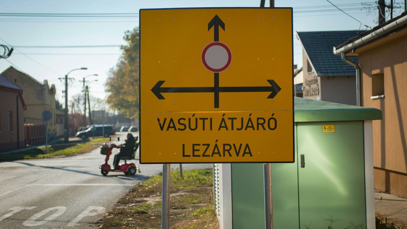 Lezárják a Czibula Antal utcai vasúti átjárót
