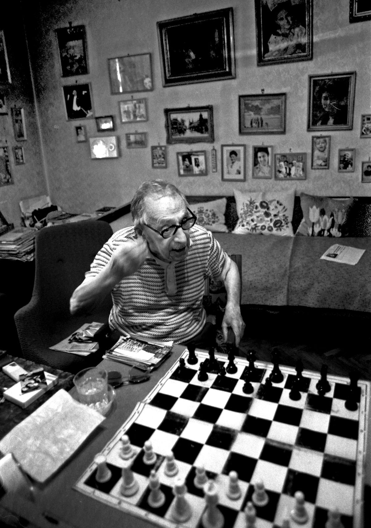 Liebmann Béla 1993-ban, 94 évesen otthonában Gyenes Kálmán fotóján.