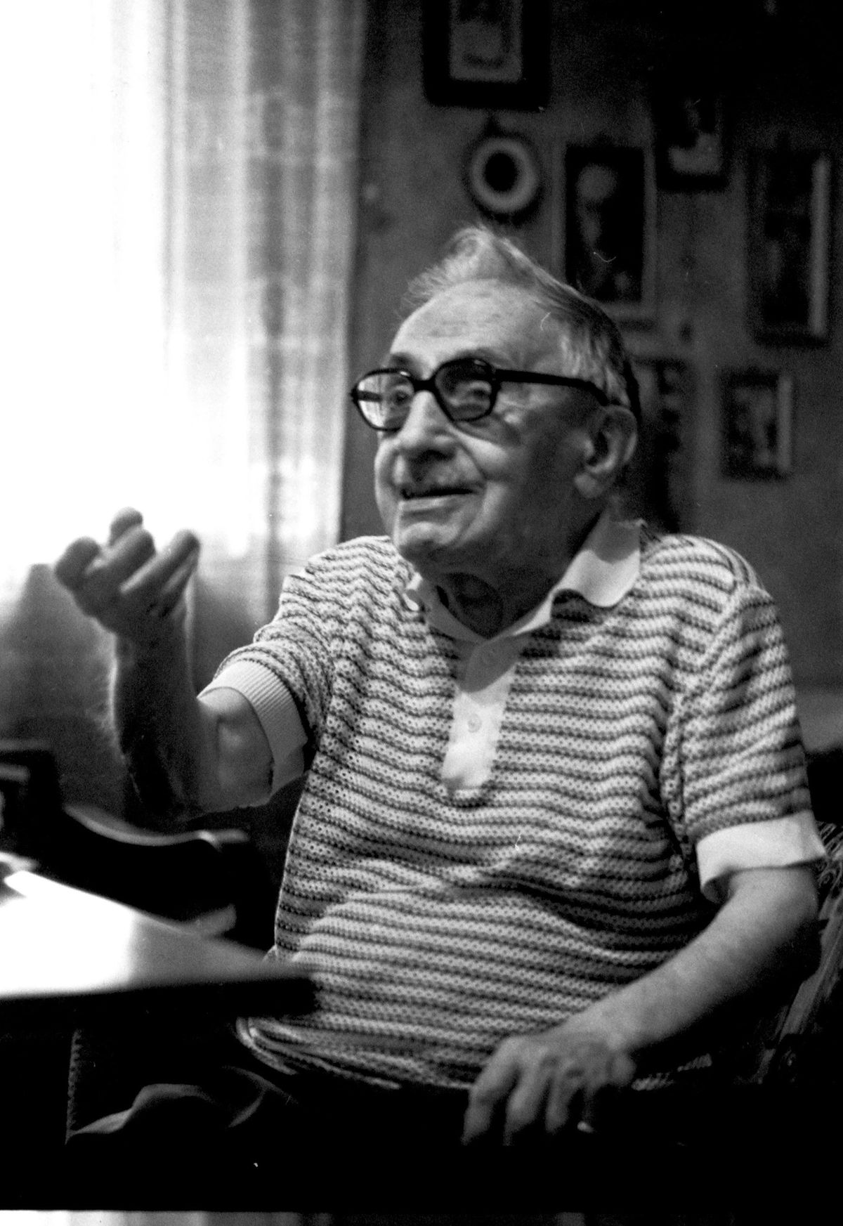 Liebmann Béla 1993-ban, 94 évesen otthonában Gyenes Kálmán fotóján.