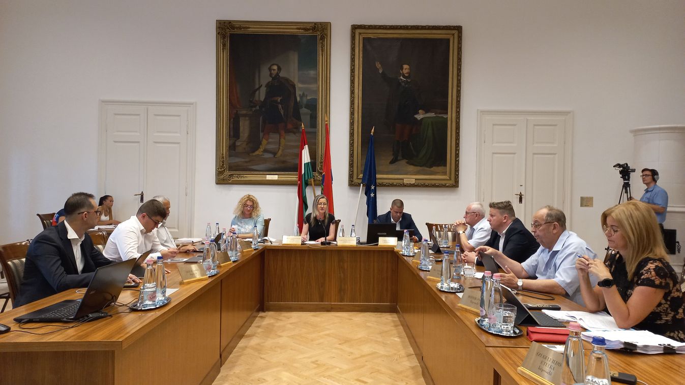 Makón továbbra is téma a szülészet