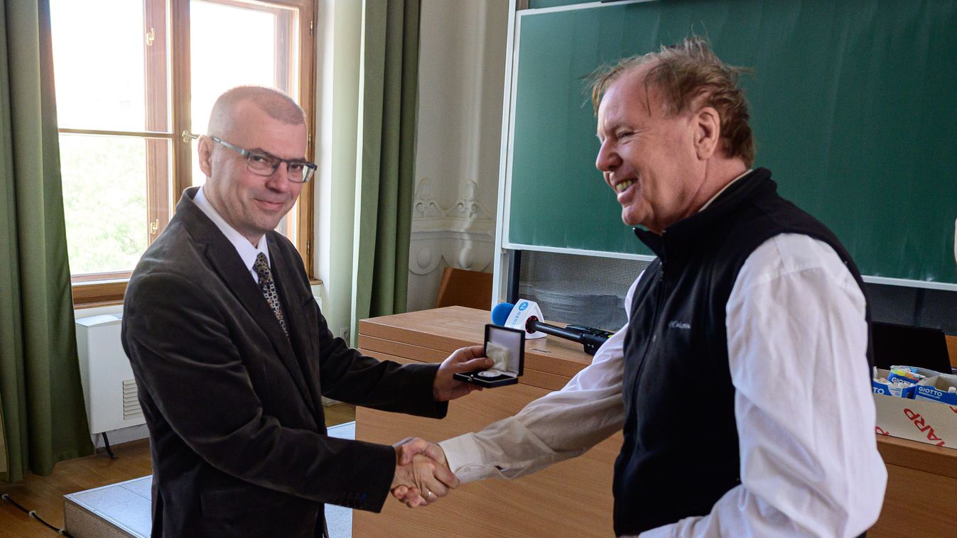 Stachó László matematikust díjazták