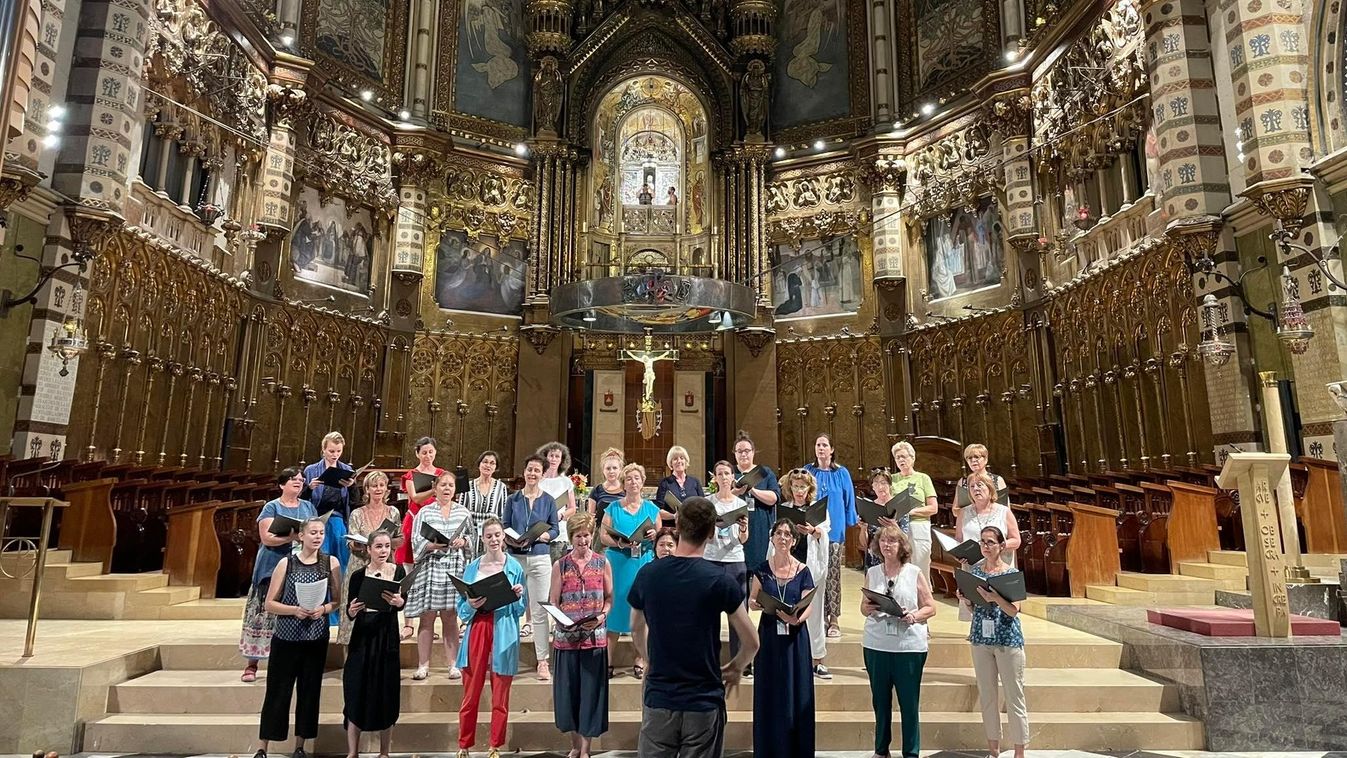 Álló tapssal méltatták Barcelonában a Bartók Béla Nőikart