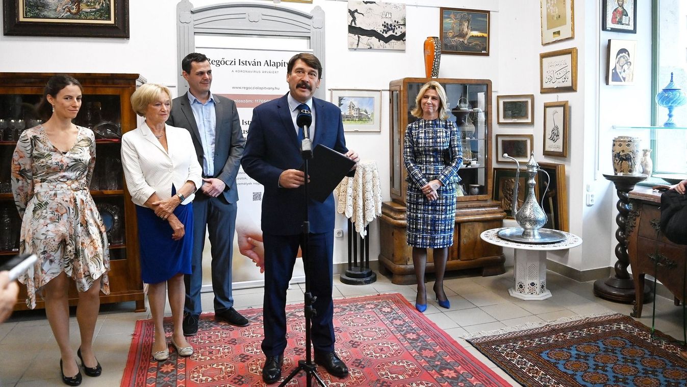 Megnyílt a Regőczi Alapítvány jótékonysági aukciójának kiállítása