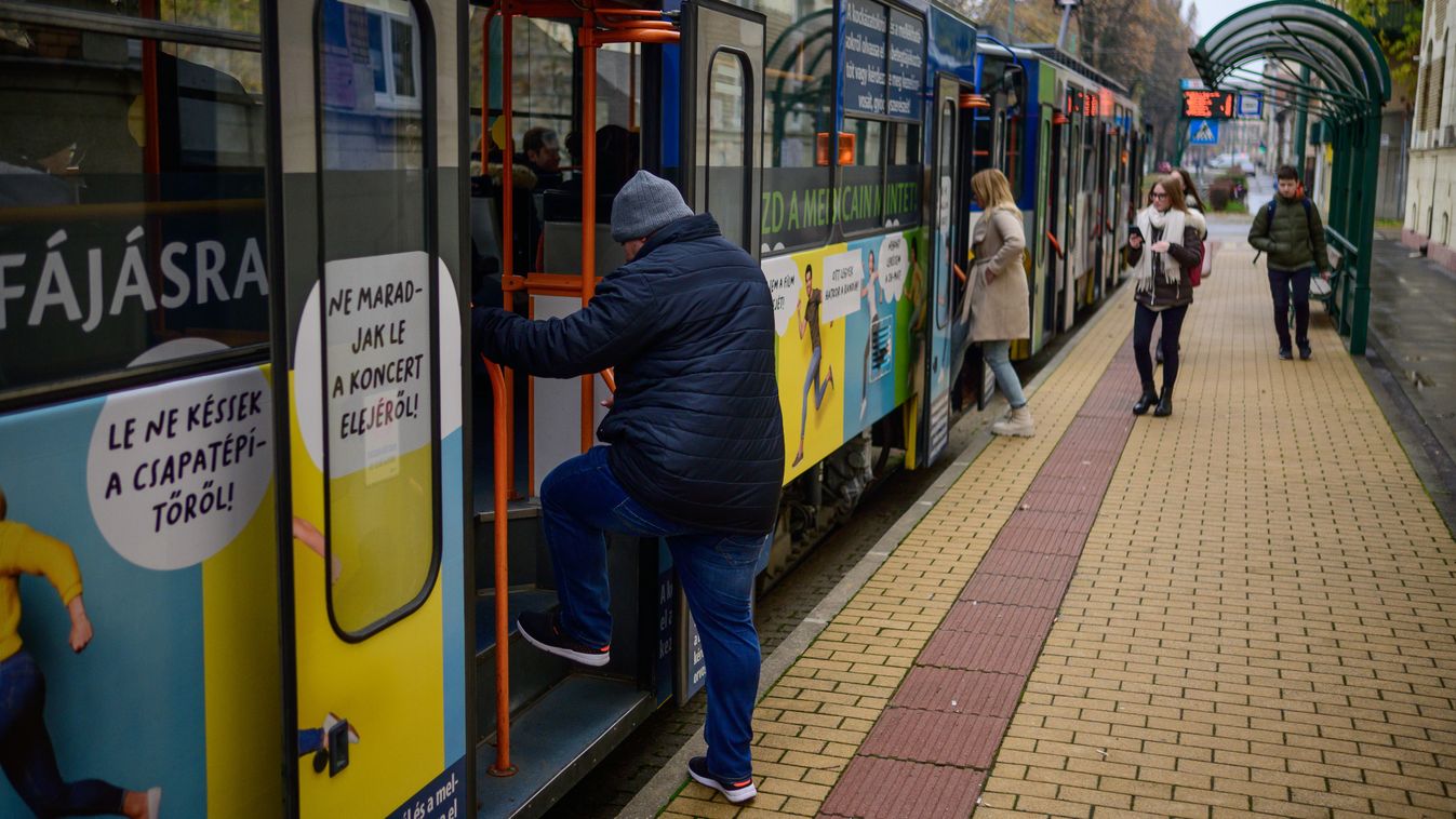 Nyolc fok van a szegedi villamosokon, és nem is lesz melegebb