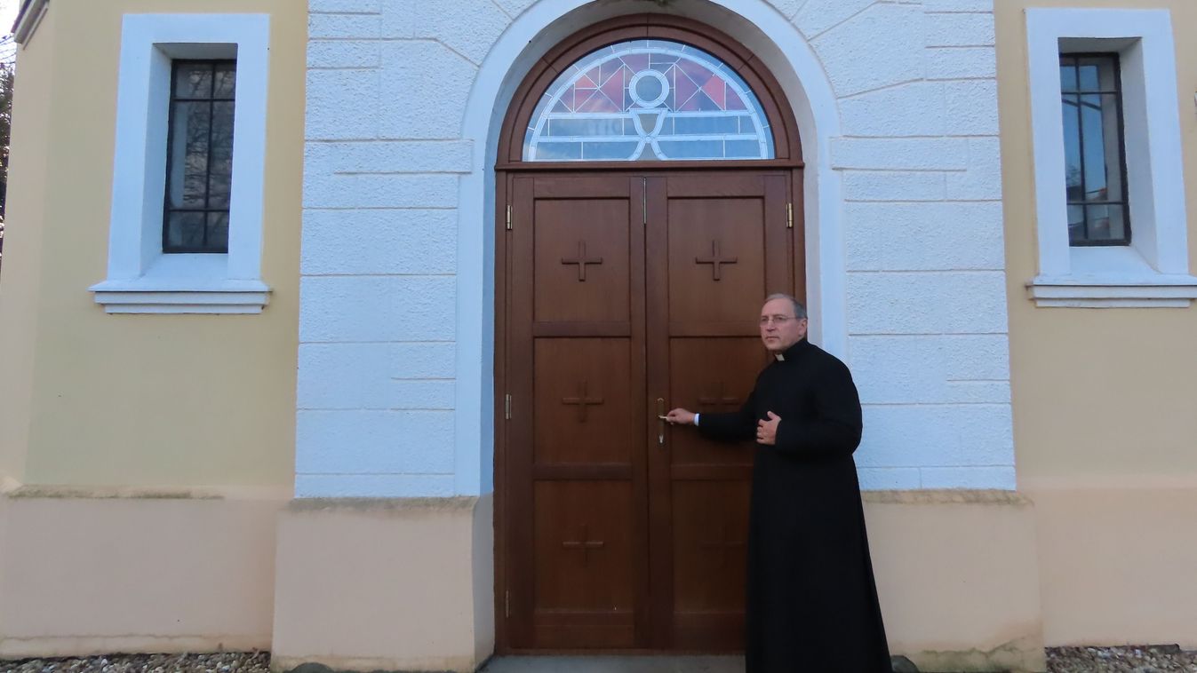 Új ajtókat kapott a fábiánsebestyéni templom