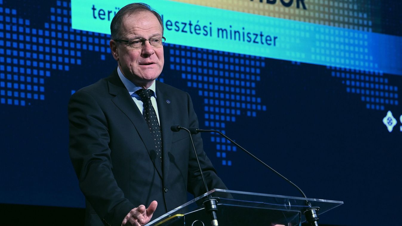 Navracsics Tibor: nehéz időket él Európa