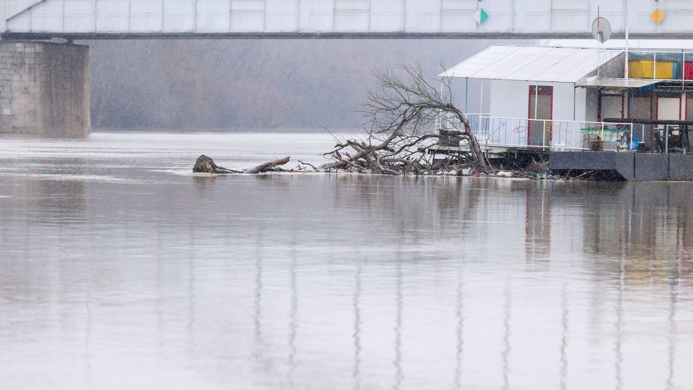 Sokévi átlag feletti a Tisza vízszintje