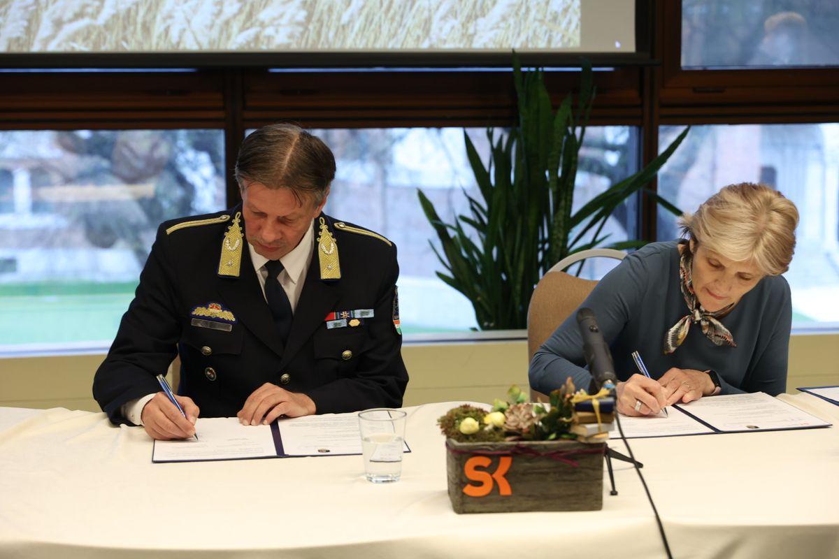 Együttműködési megállapodást kötött a könyvtár és a rendőrség. Fotó: Karnok Csaba